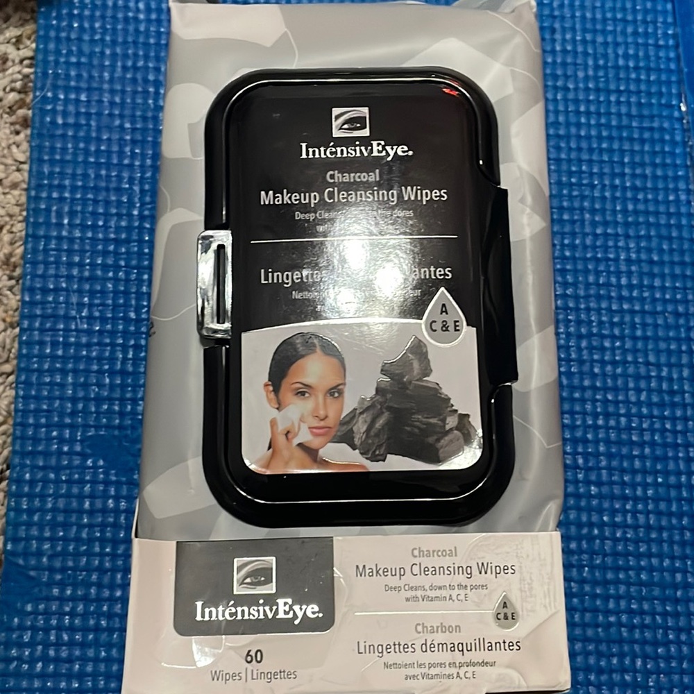 Makeup cleansing wipes
